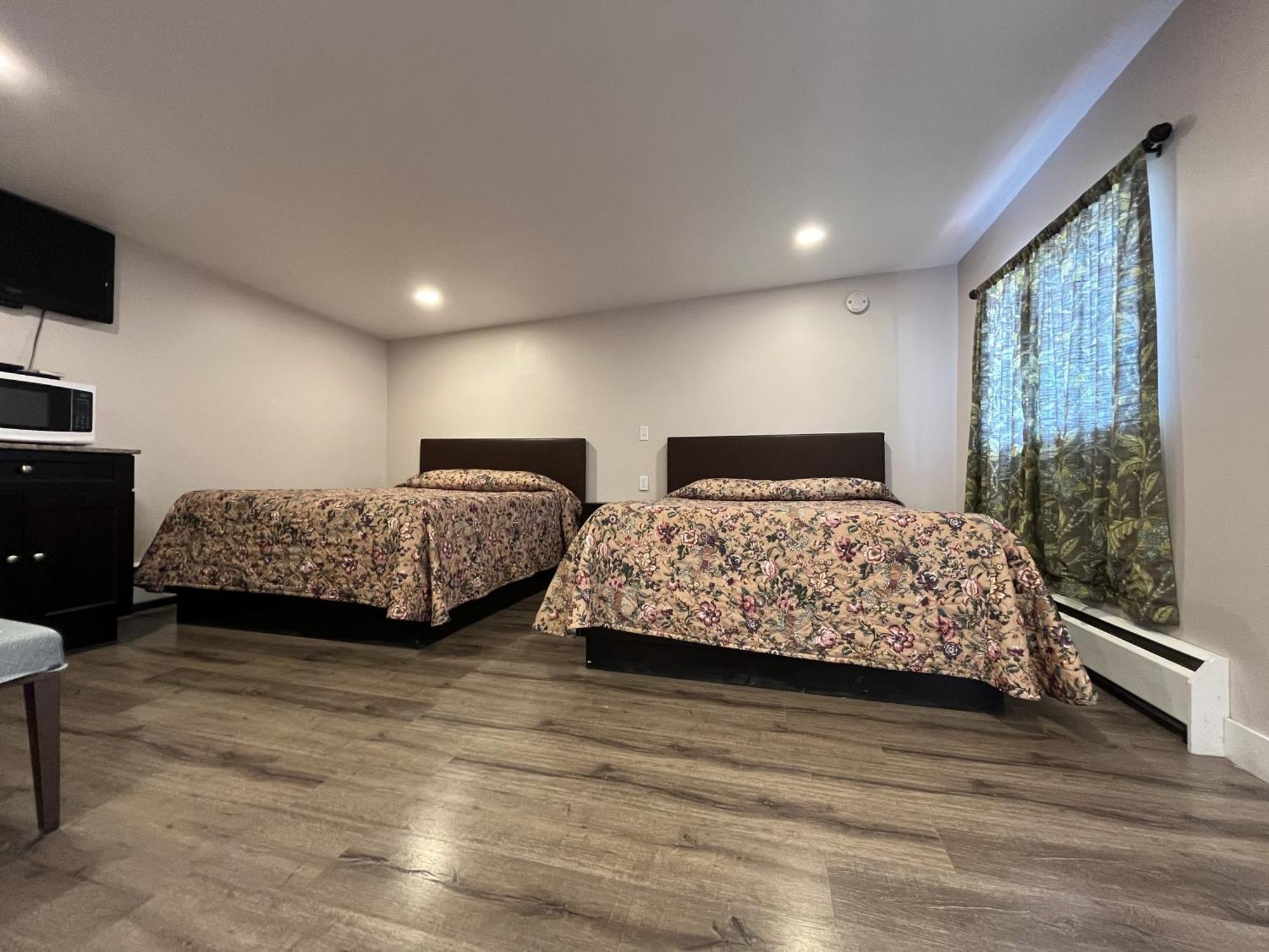 Kluane Park Inn Haines Junction Exterior foto